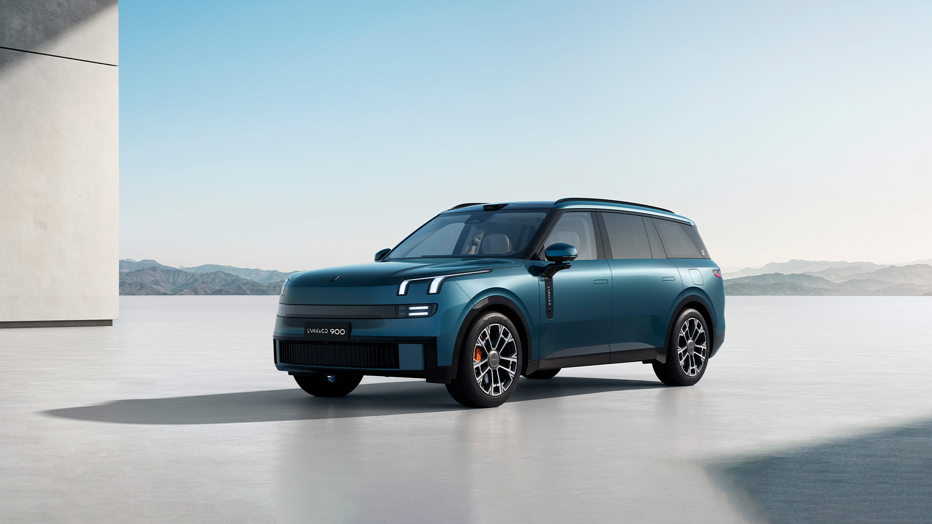 Гибридный автомобиль Lynk&Co 900